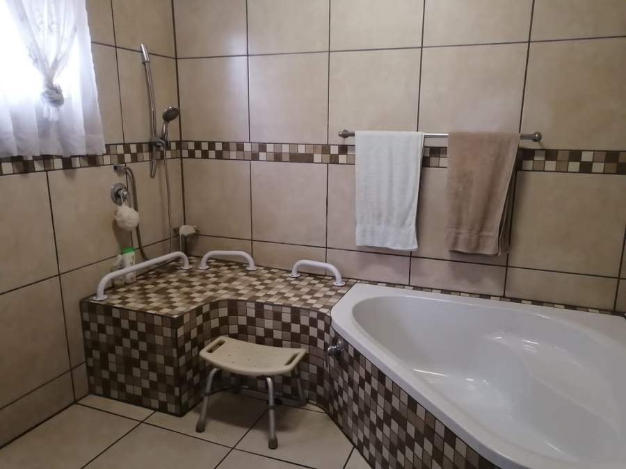 4 Bedroom Property for Sale in Geduld Ext 2 Gauteng