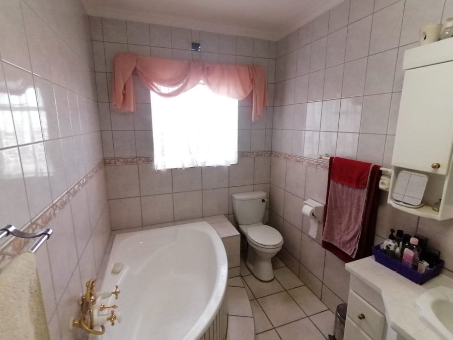 4 Bedroom Property for Sale in Geduld Ext 2 Gauteng