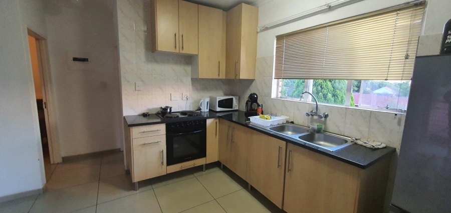 To Let  Bedroom Property for Rent in Fleurhof Gauteng