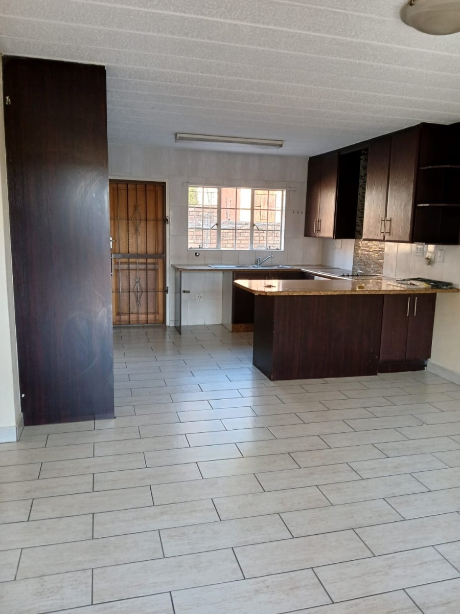 3 Bedroom Property for Sale in Radiokop Gauteng