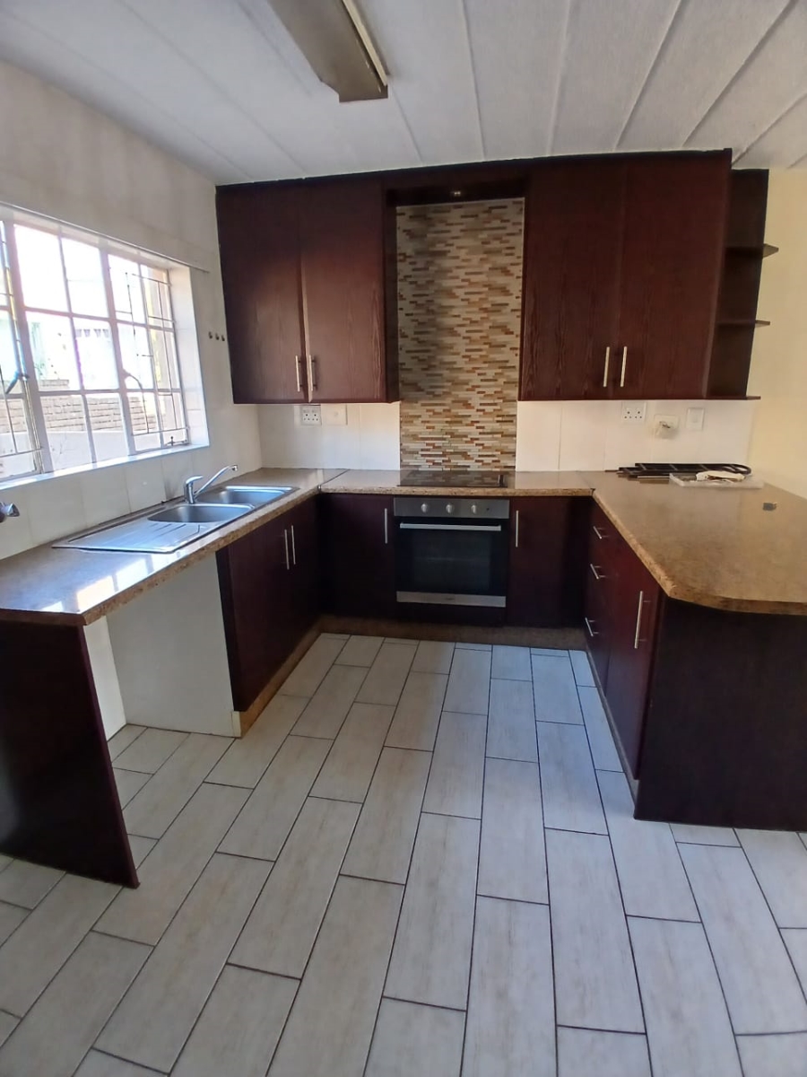 3 Bedroom Property for Sale in Radiokop Gauteng