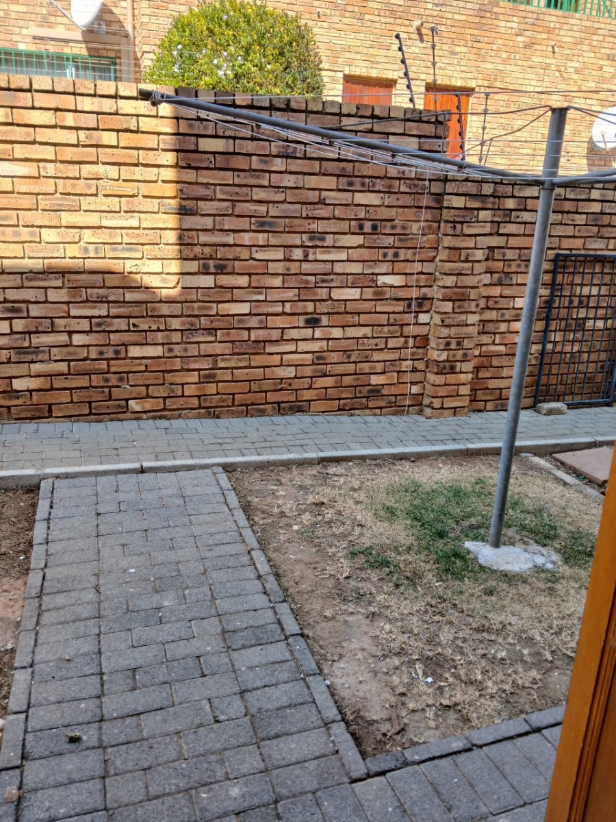 3 Bedroom Property for Sale in Radiokop Gauteng