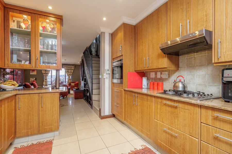 4 Bedroom Property for Sale in Roodekrans Gauteng