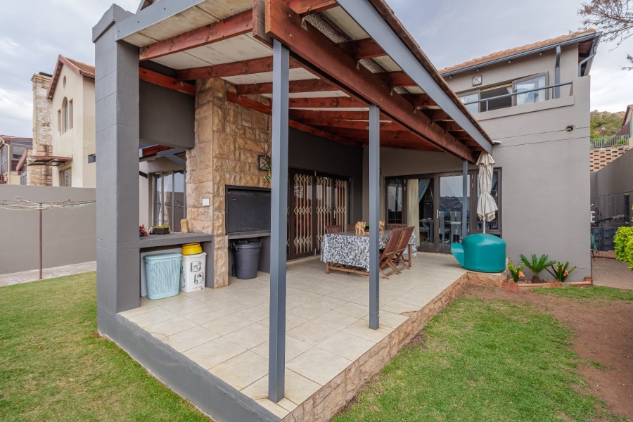 4 Bedroom Property for Sale in Roodekrans Gauteng