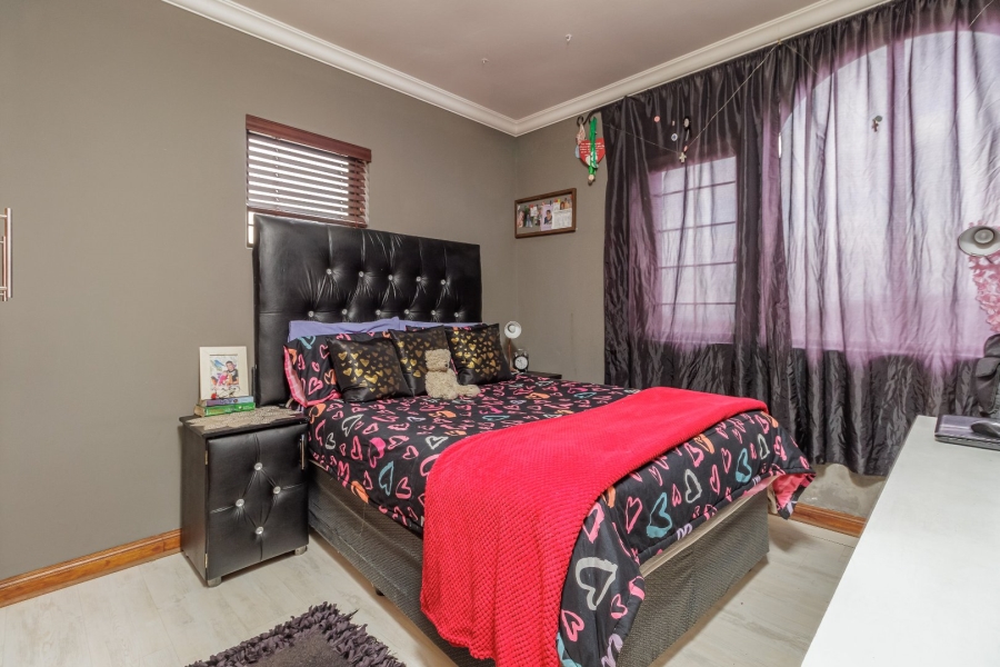 4 Bedroom Property for Sale in Roodekrans Gauteng