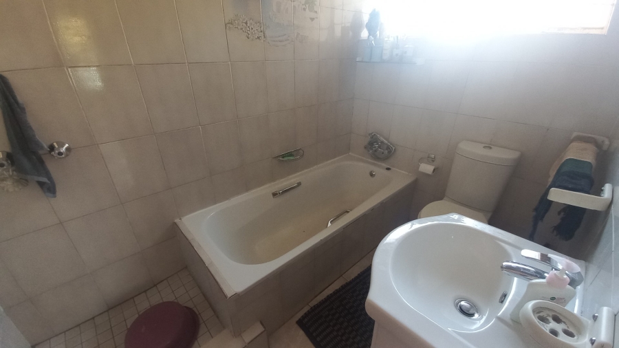 4 Bedroom Property for Sale in Witpoortjie Gauteng