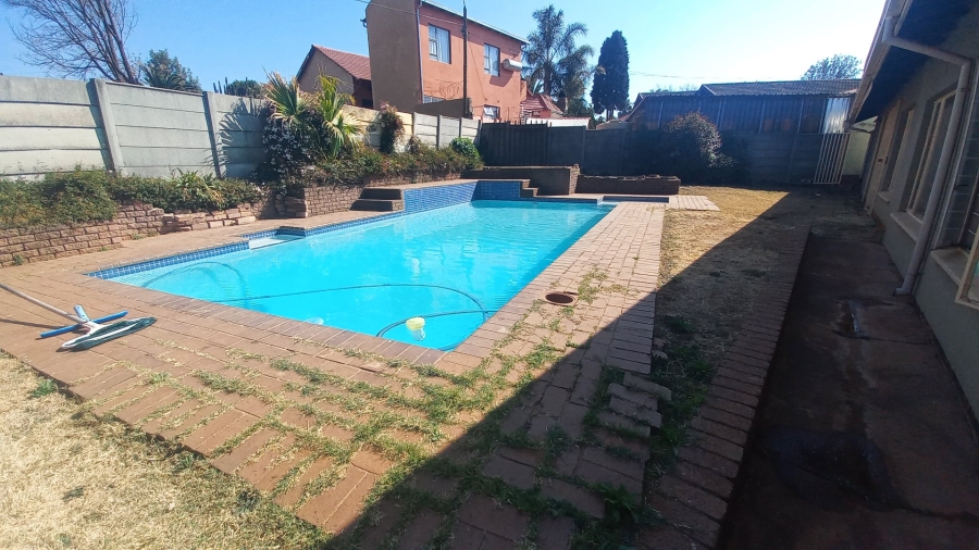 4 Bedroom Property for Sale in Witpoortjie Gauteng