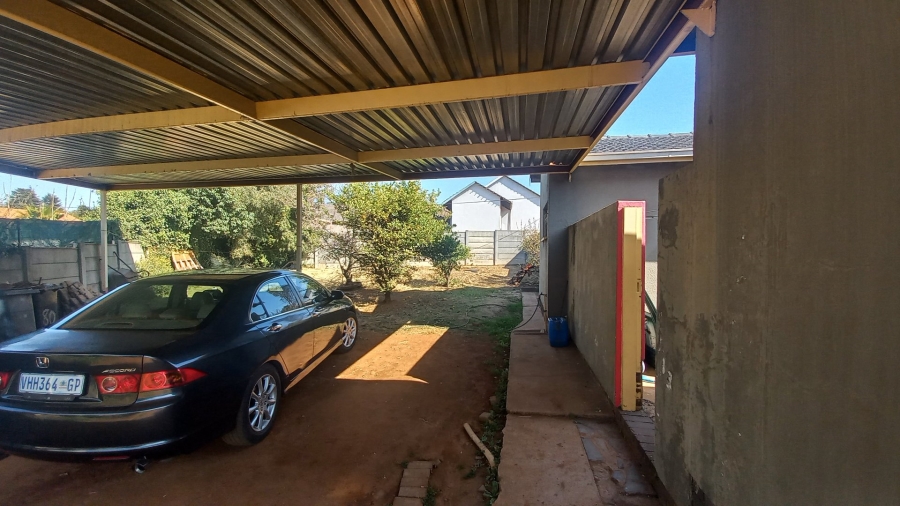 4 Bedroom Property for Sale in Witpoortjie Gauteng