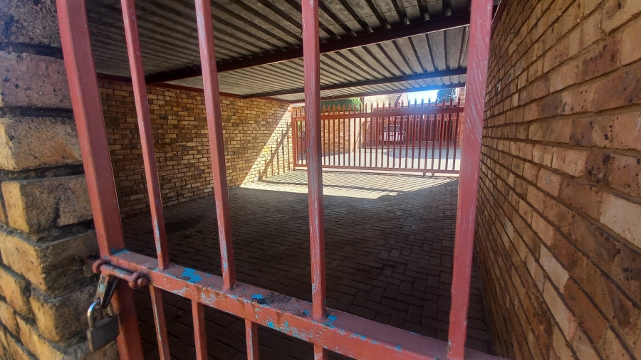 2 Bedroom Property for Sale in Mindalore Gauteng