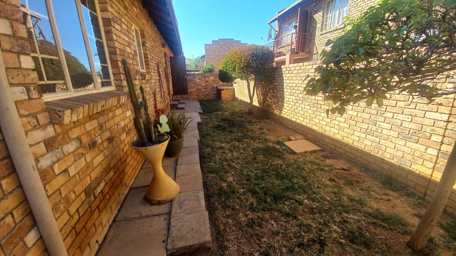 2 Bedroom Property for Sale in Mindalore Gauteng