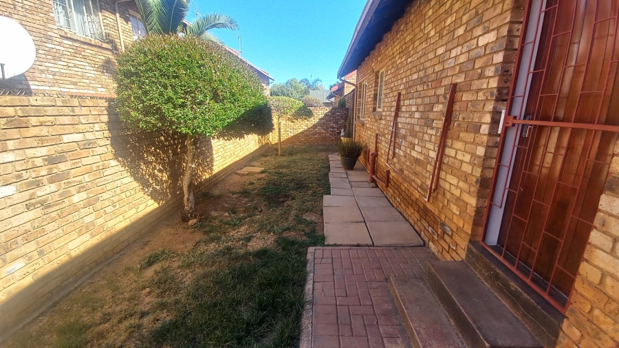 2 Bedroom Property for Sale in Mindalore Gauteng