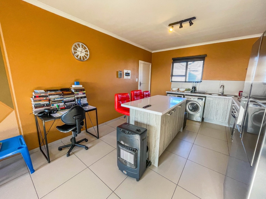 2 Bedroom Property for Sale in Erand Gardens Gauteng