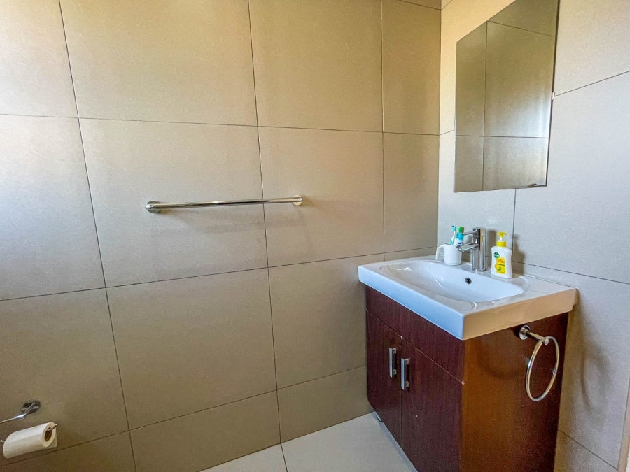 2 Bedroom Property for Sale in Erand Gardens Gauteng