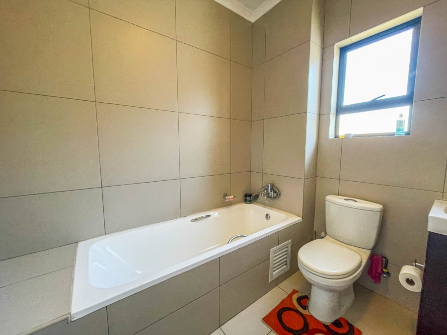 2 Bedroom Property for Sale in Erand Gardens Gauteng