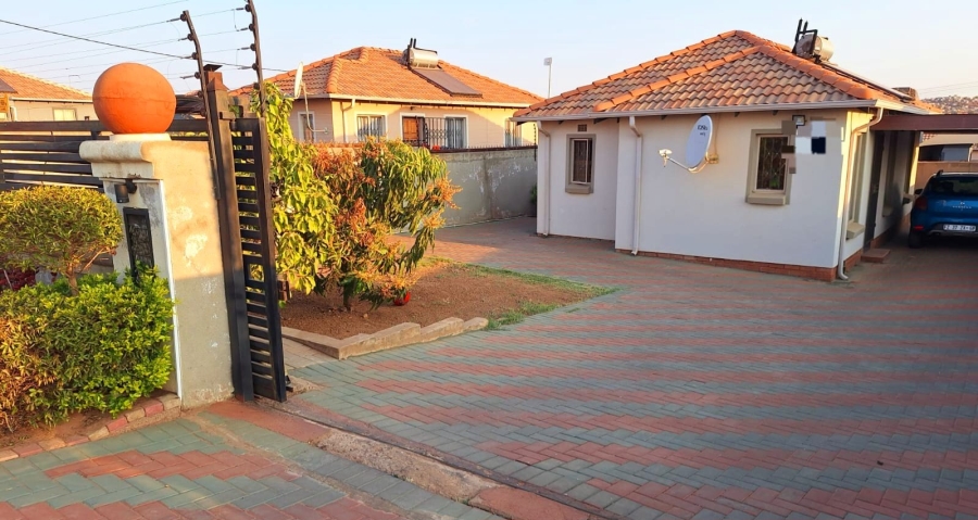 3 Bedroom Property for Sale in Glenway Estate Gauteng