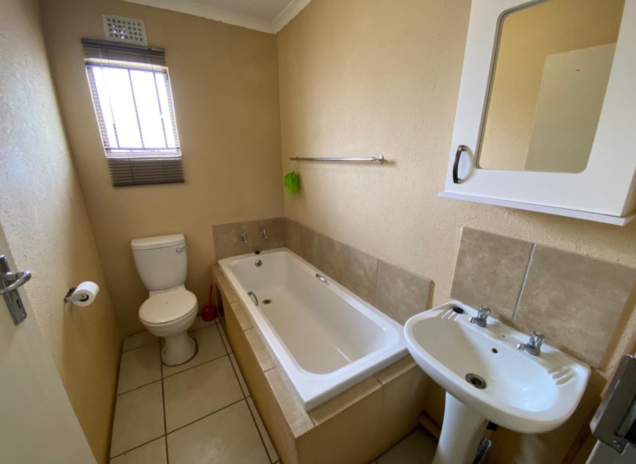 3 Bedroom Property for Sale in Glenway Estate Gauteng