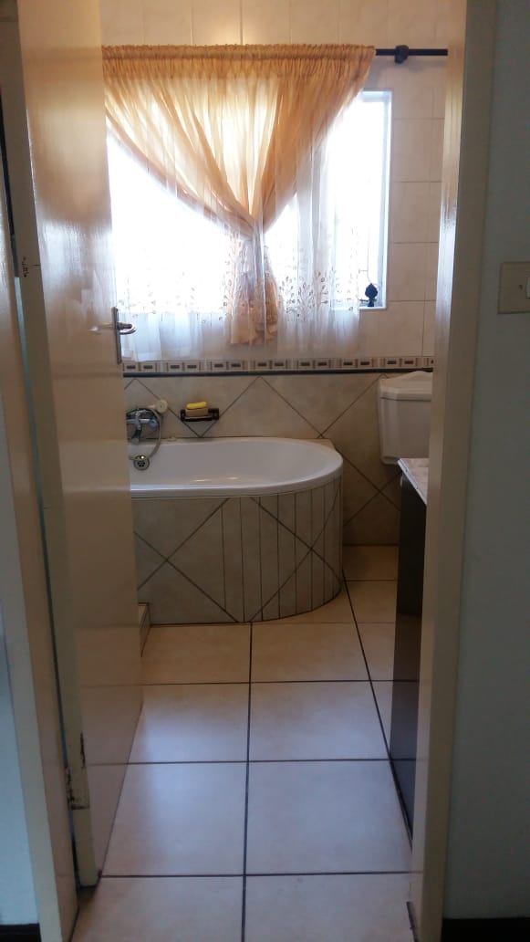 4 Bedroom Property for Sale in Sophiatown Gauteng