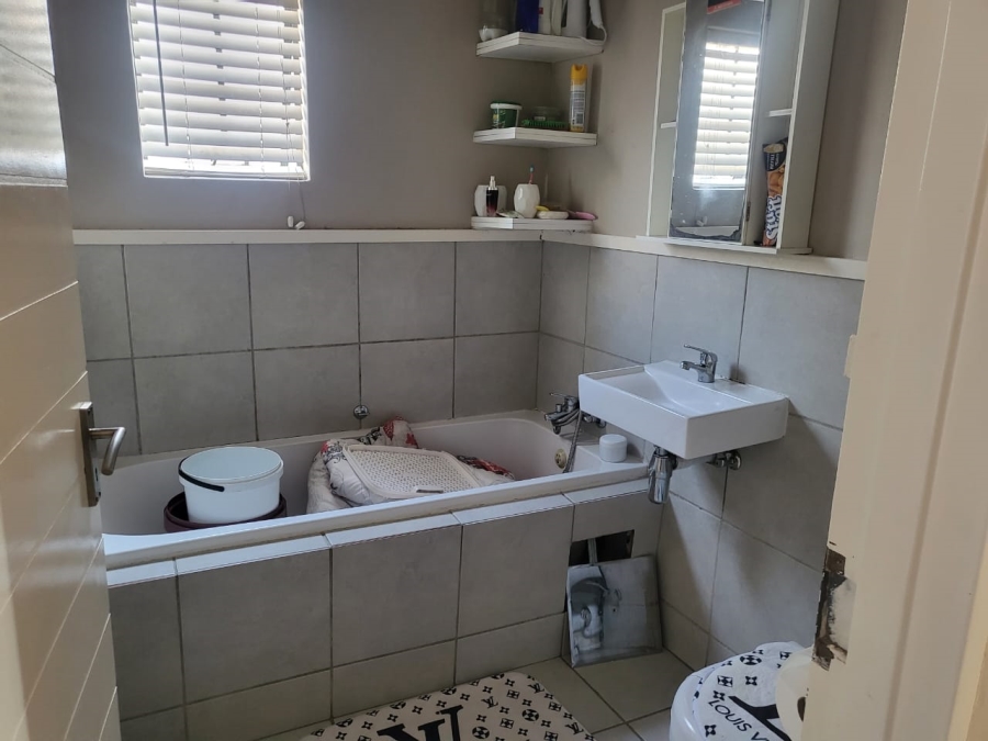 2 Bedroom Property for Sale in South Hills Gauteng