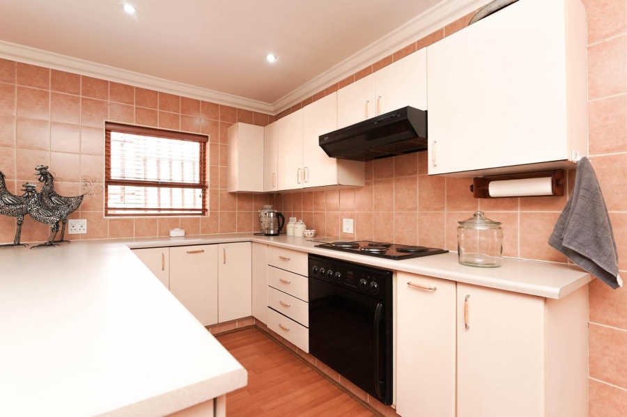 2 Bedroom Property for Sale in Helderkruin Gauteng