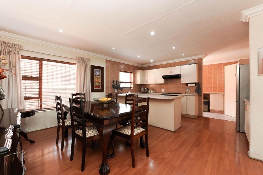 2 Bedroom Property for Sale in Helderkruin Gauteng