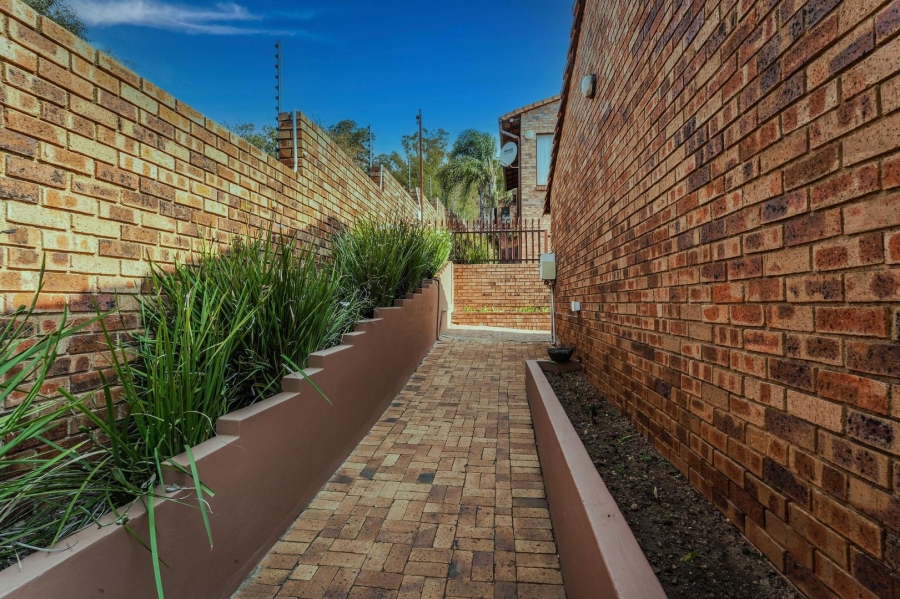 2 Bedroom Property for Sale in Helderkruin Gauteng