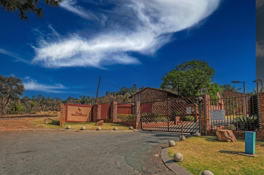 2 Bedroom Property for Sale in Helderkruin Gauteng