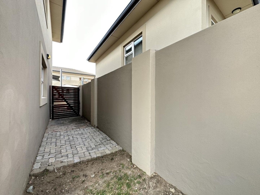 2 Bedroom Property for Sale in Blue Hills AH Gauteng