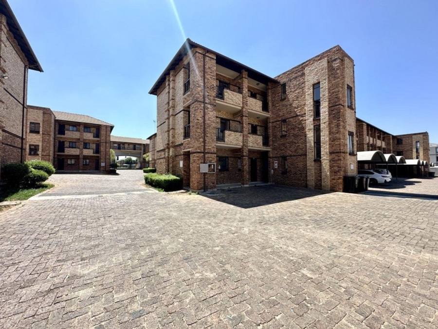 1 Bedroom Property for Sale in Erand Gardens Gauteng