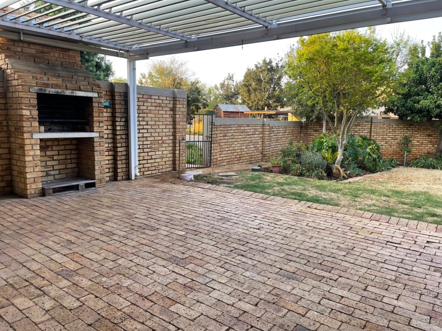 3 Bedroom Property for Sale in Heuweloord Gauteng