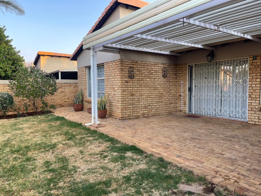 3 Bedroom Property for Sale in Heuweloord Gauteng