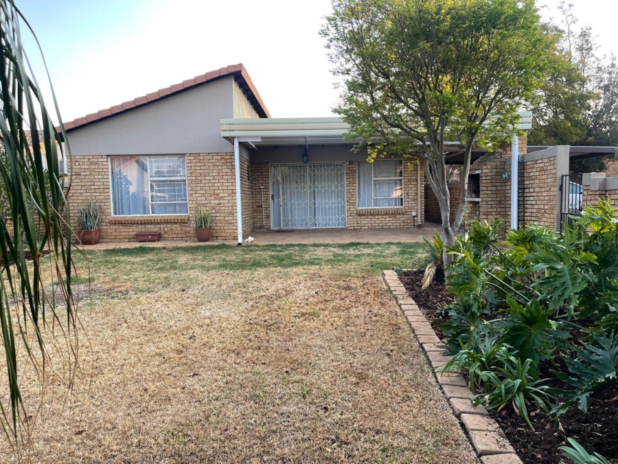 3 Bedroom Property for Sale in Heuweloord Gauteng