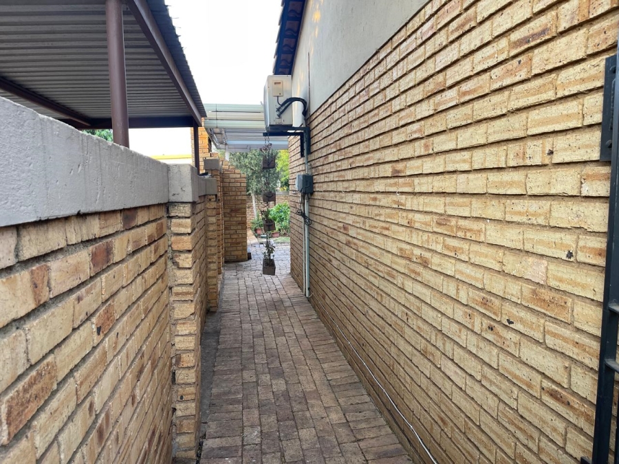 3 Bedroom Property for Sale in Heuweloord Gauteng