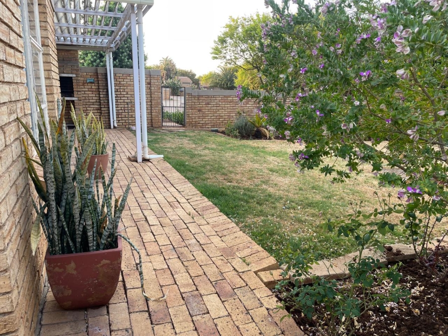 3 Bedroom Property for Sale in Heuweloord Gauteng