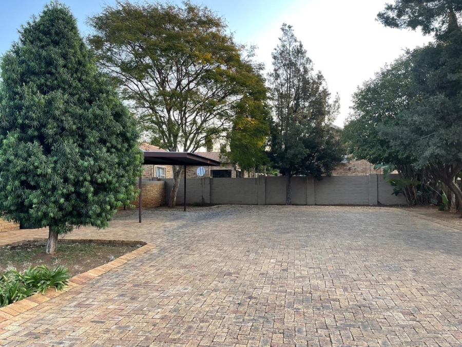 3 Bedroom Property for Sale in Heuweloord Gauteng