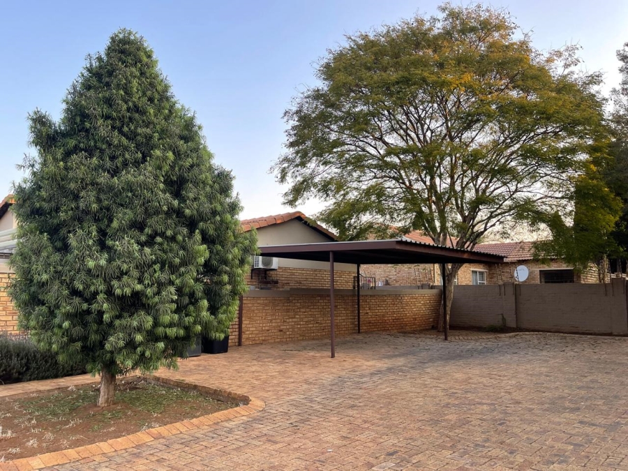 3 Bedroom Property for Sale in Heuweloord Gauteng