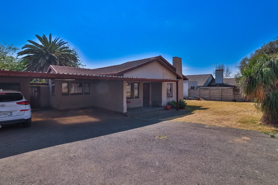 3 Bedroom Property for Sale in Rhodesfield Gauteng