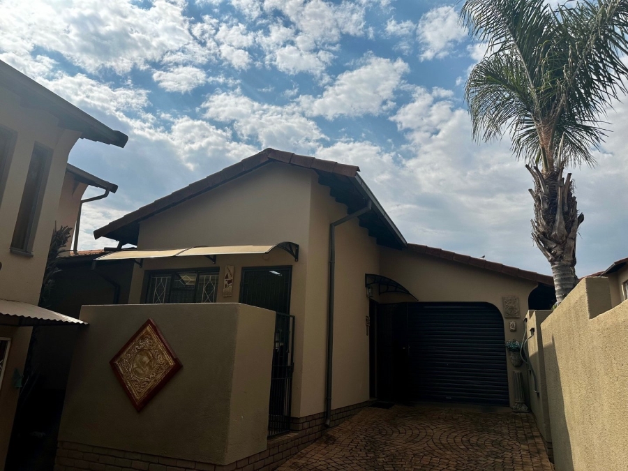 3 Bedroom Property for Sale in Roodekrans Gauteng