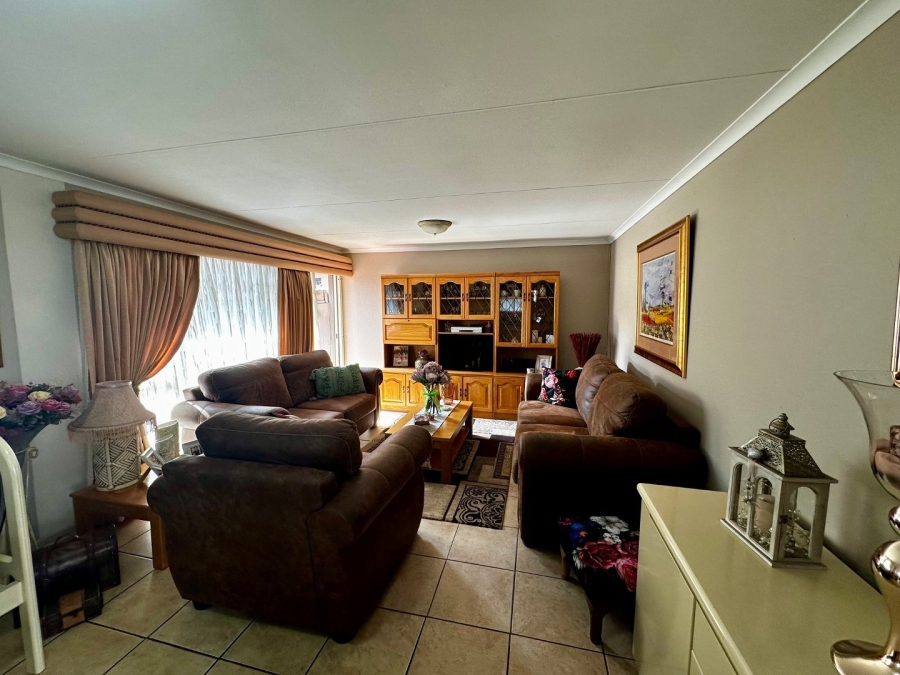 3 Bedroom Property for Sale in Roodekrans Gauteng