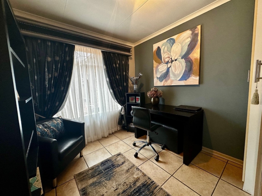 3 Bedroom Property for Sale in Roodekrans Gauteng