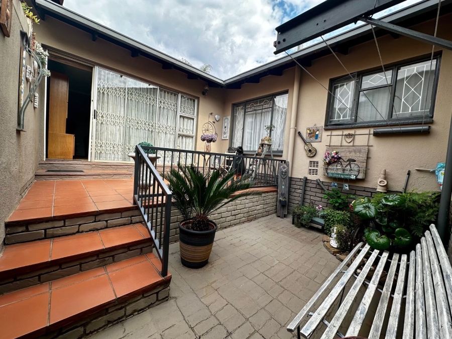 3 Bedroom Property for Sale in Roodekrans Gauteng