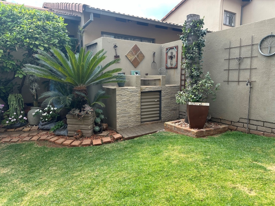 3 Bedroom Property for Sale in Roodekrans Gauteng