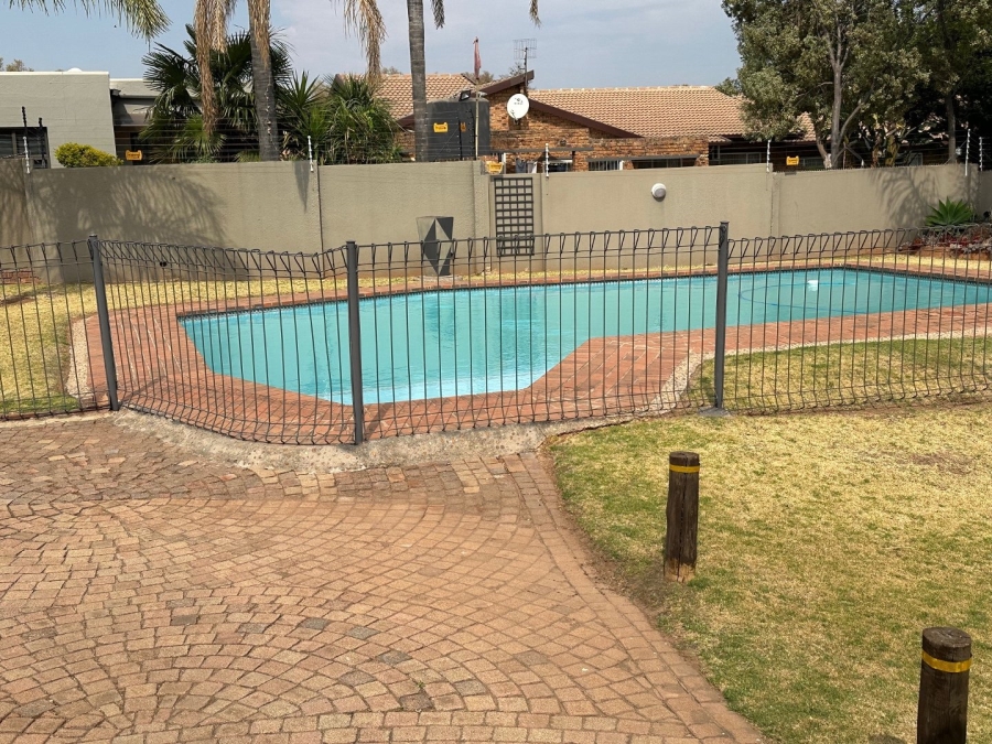 3 Bedroom Property for Sale in Roodekrans Gauteng