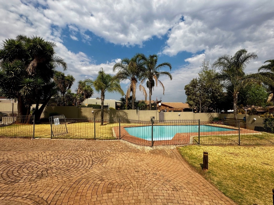 3 Bedroom Property for Sale in Roodekrans Gauteng