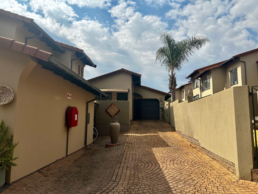 3 Bedroom Property for Sale in Roodekrans Gauteng