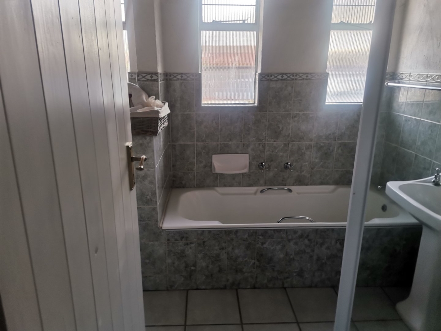 4 Bedroom Property for Sale in Edleen Gauteng