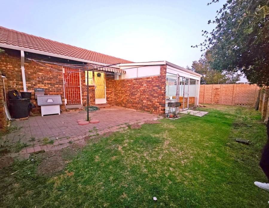 2 Bedroom Property for Sale in Goedeburg Gauteng