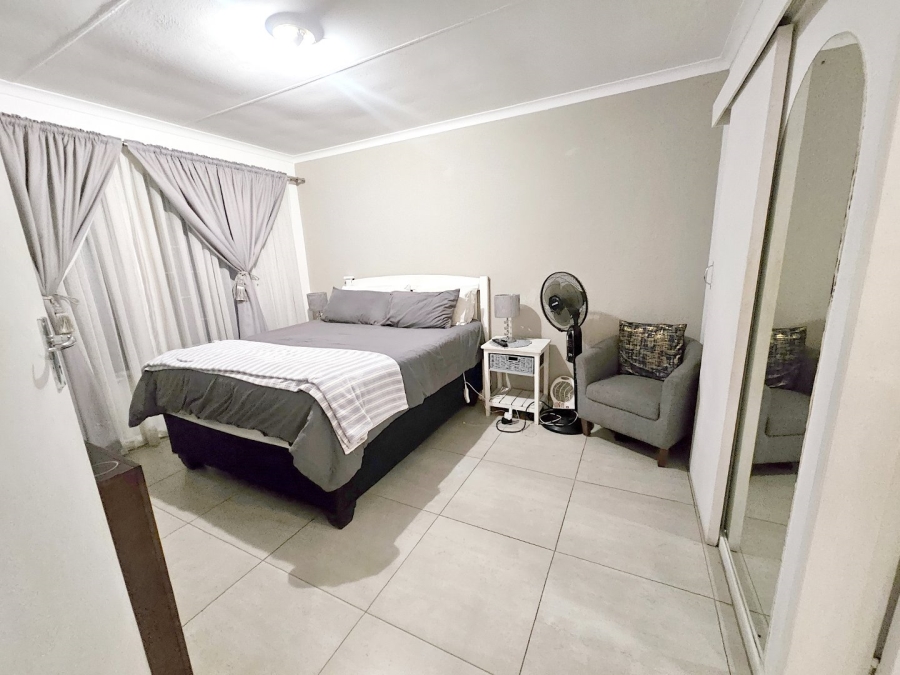 2 Bedroom Property for Sale in Goedeburg Gauteng