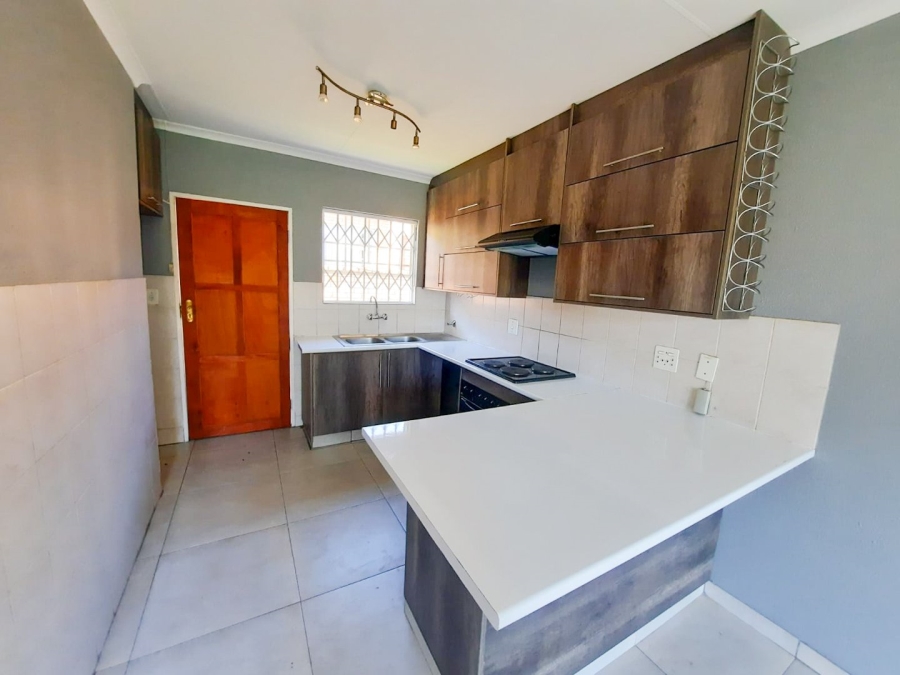 2 Bedroom Property for Sale in Wilgeheuwel Gauteng