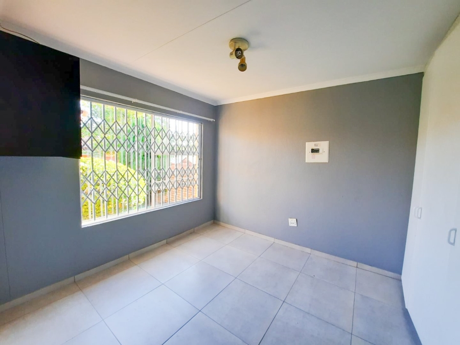 2 Bedroom Property for Sale in Wilgeheuwel Gauteng