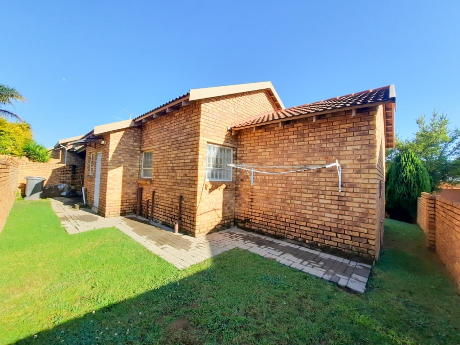 2 Bedroom Property for Sale in Wilgeheuwel Gauteng